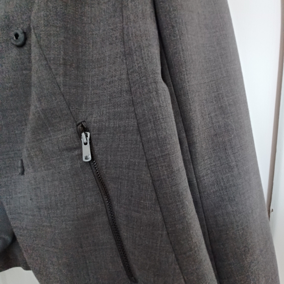 Ann Taylor women's suit jacket. - Picture 4 of 7